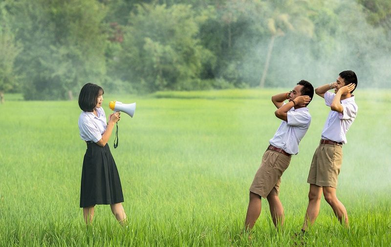 Dealing With Noisy Neighbours